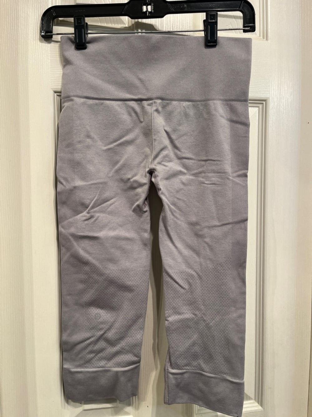 Lululemon Gray Capri Leggings size 4 EUC